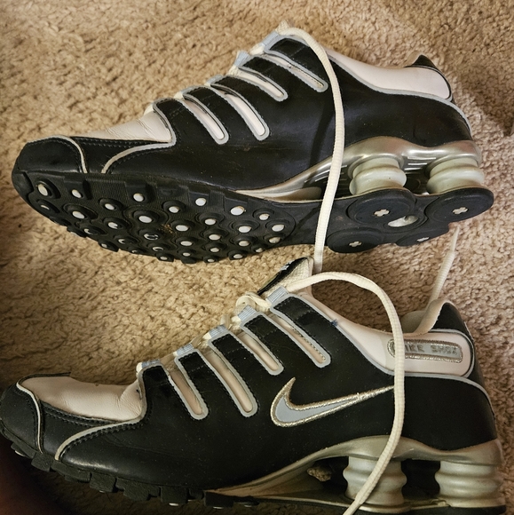 Nike Shox - Picture 2 of 3